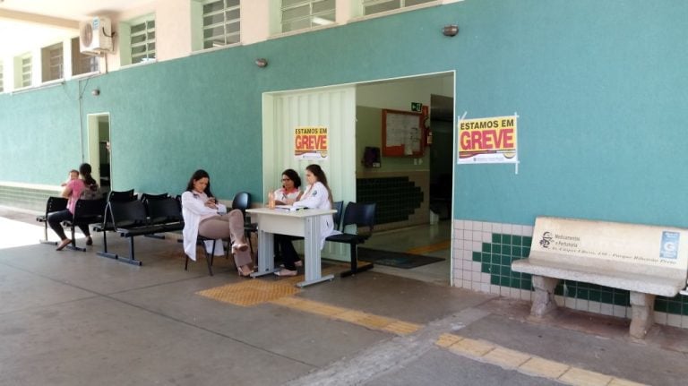 Greve dos servidores prejudica atendimento na saúde em Ribeirão