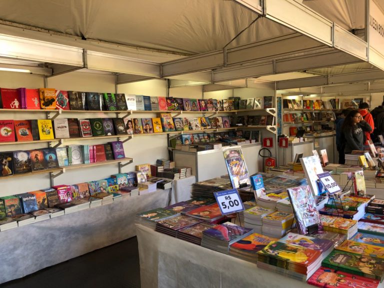 Feira do Livro: Prefeitura anuncia vale-livro para estudantes da rede municipal