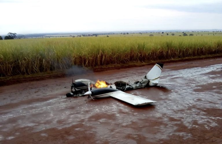 Polícia Civil investiga bimotor em chamas encontrado na zona rural de Barretos