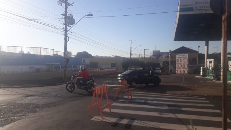 Motoristas ficam confusos durante interdições de obras na Fábio Barreto