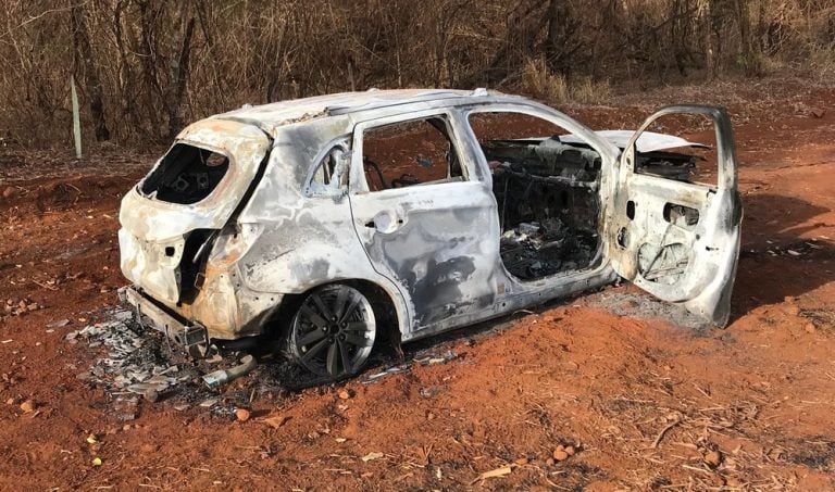 Veículo incendiado na zona rural de Jardinópolis seria de quadrilha que atacou carro-forte