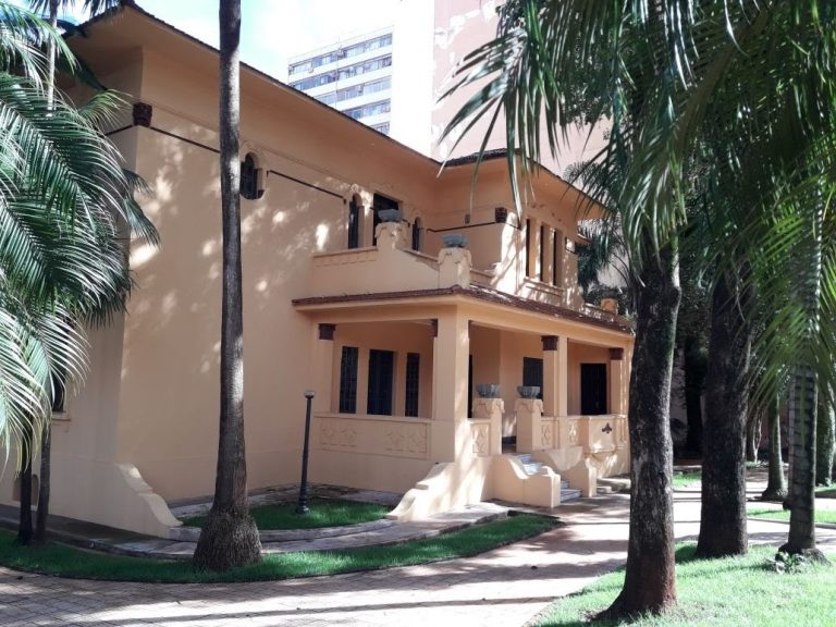 Exposição no Palacete Jorge Lobato promove intercâmbio cultural com o trabalho de 14 artistas