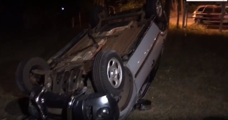 Ecosport colide com mureta de concreto e motorista morre no acidente