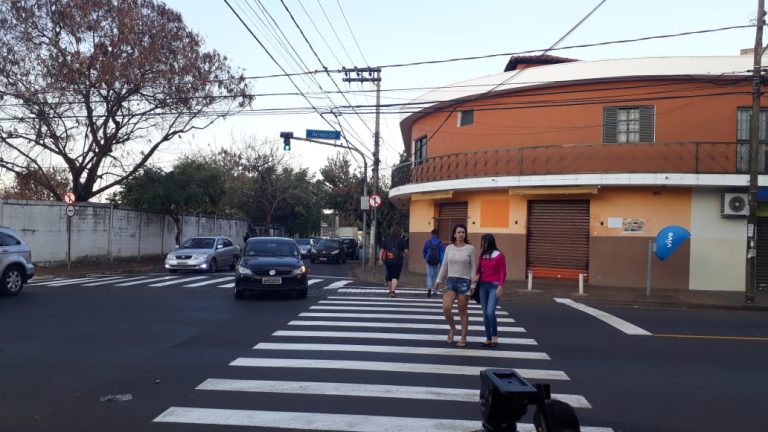 Moradores pedem semáforo de três tempos no José Sampaio