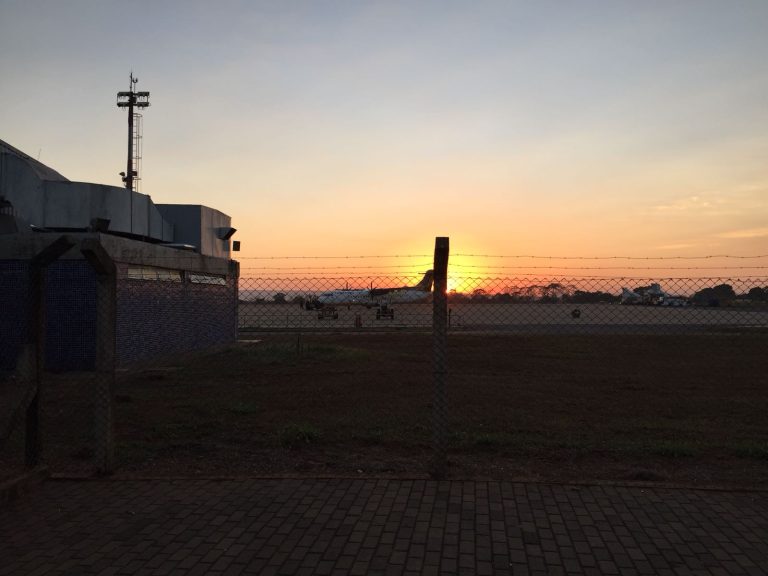 Moradores de Caçapava reclamam de quadra abandonada