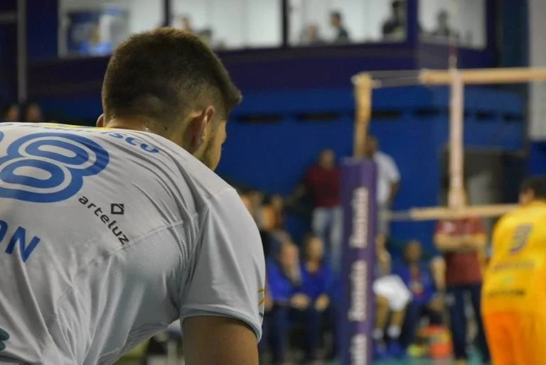 Com saque e bloqueio fortes, Vôlei Ribeirão estreia com vitória no Paulista