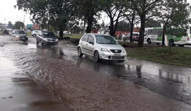 Zona norte registra ponto de alagamento durante chuva