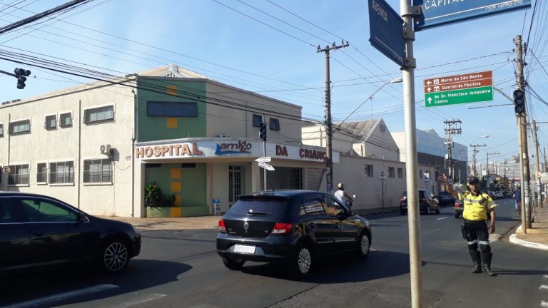 Falha em semáforos provoca trânsito nos Campos Elíseos