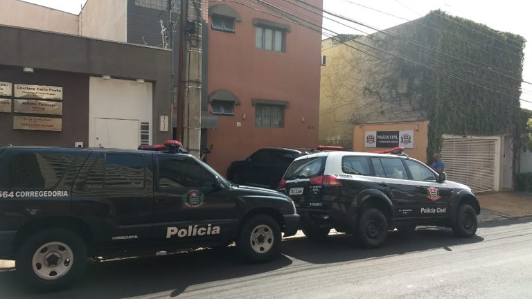 Operação do GAECO prende três policiais civis na região de Ribeirão Preto