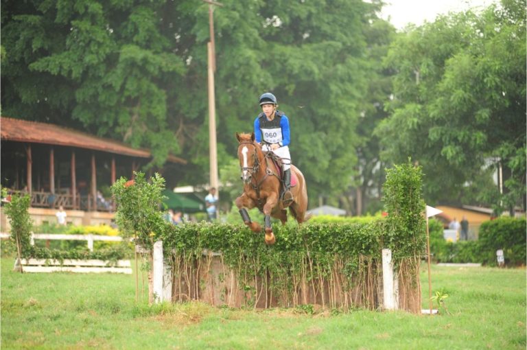 Jovem promessa de Ribeirão Preto representa o Brasil em campeonato de equitação na Argentina
