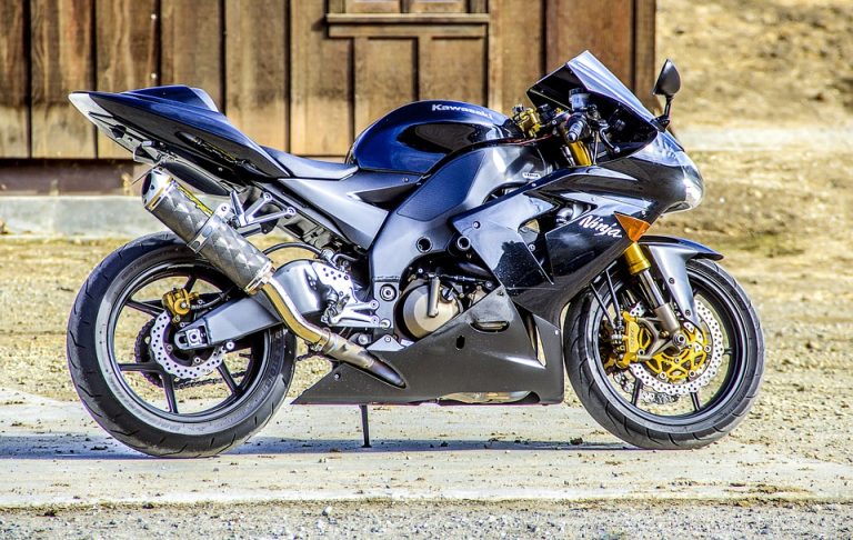 Motociclista atinge carrinho de reciclagem nos Campos Elíseos, em Ribeirão Preto