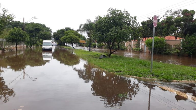 Pelo segundo dia, Ribeirão registra pontos de alagamento