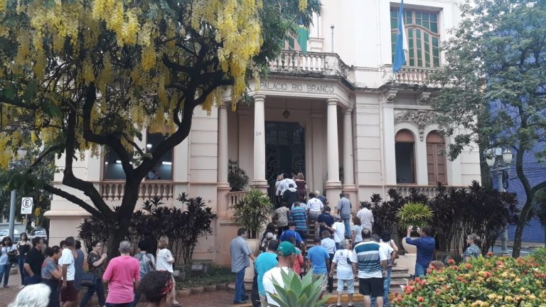 Prefeitura diz que paga aposentados na quarta; multa pode chegar a R$ 12,5 milhões