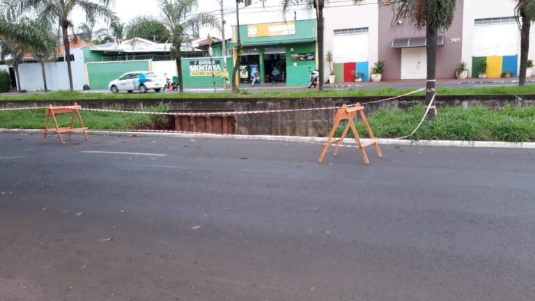 Trânsito na Paschoal Innecchi é liberado, mas outra avenida segue com trecho interditado
