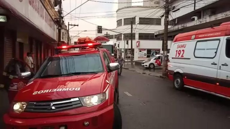 Vídeo | Homem põe fogo em colchão e tranca a mulher em quarto de hotel