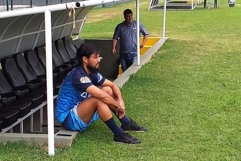 Helton Luiz minimiza lesão e espera voltar a jogar em três rodadas