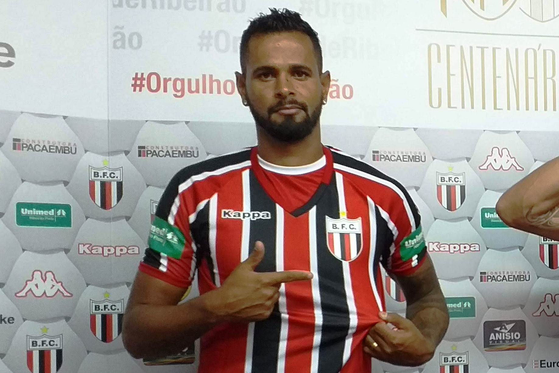 Substituto de Plínio na defesa, Naylhor destaca evolução do Botafogo