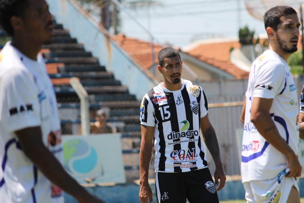 Vetado por contusão, Kasado desfalca Comercial por duas semanas