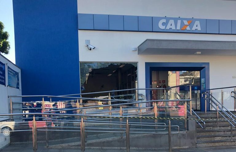 Criminosos explodem caixas eletrônicos em Cajuru