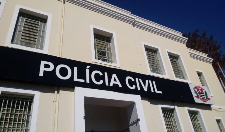 Menores são detidos acusados de roubar carro no Centro de Ribeirão