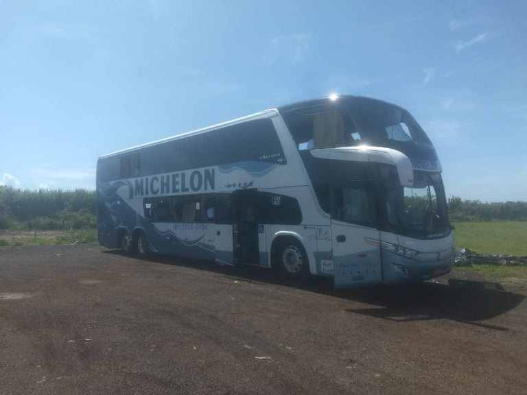 Ônibus com fiéis tomba e deixa pessoas gravemente feridas na rodovia Anhanguera