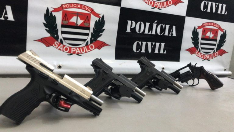 Polícia apreende armas furtadas de escola para vigilantes