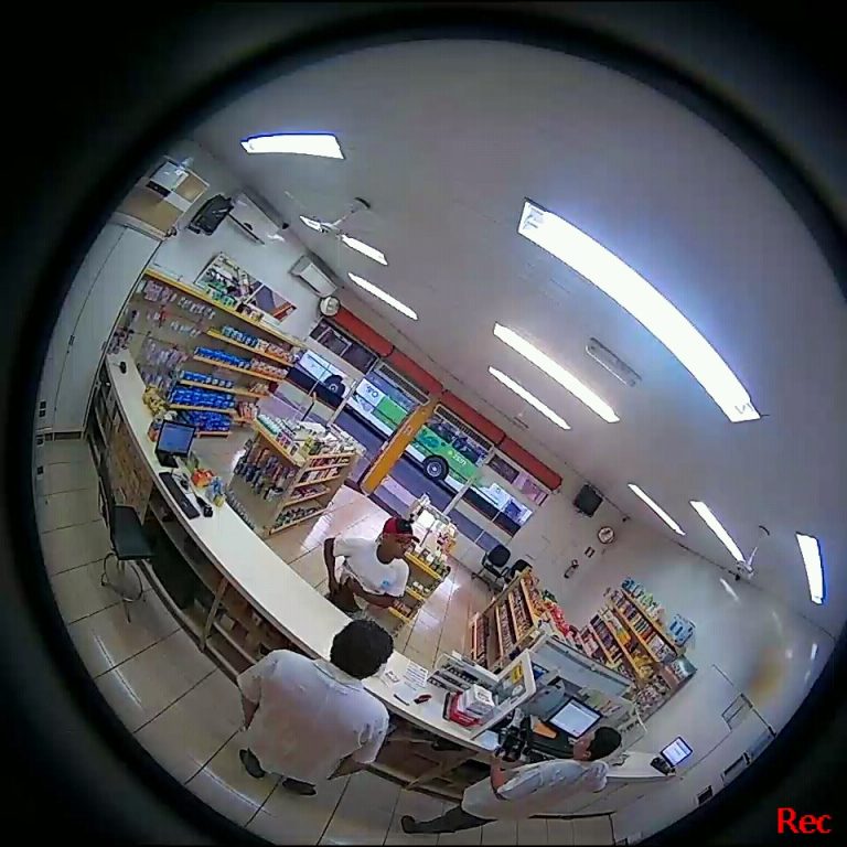 Ladrão rouba farmácia e diz que estava “sem dinheiro”