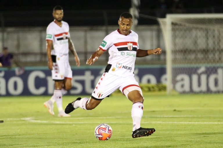 Com time mais alto, Botafogo encara Bragantino em duelo decisivo contra rebaixamento