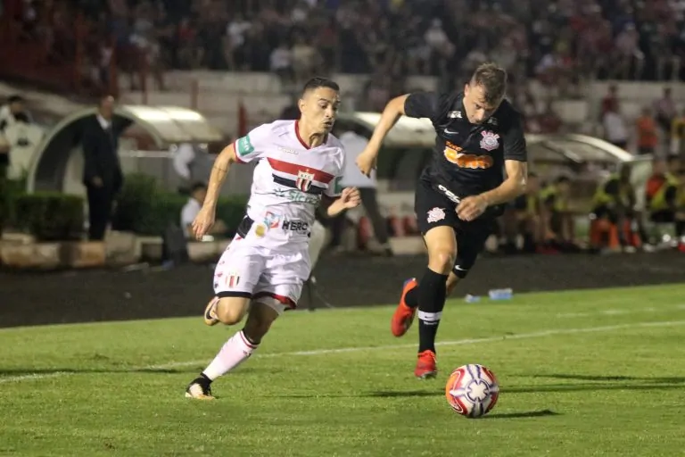 Pimentinha topa proposta feita por Roberto Cavalo para jogar na esquerda do ataque