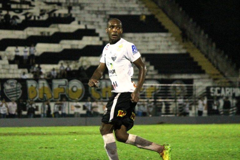 Zaga com Sílvio e Cortez passará por teste contra Desportivo Brasil