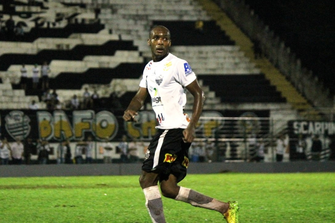 Zaga com Sílvio e Cortez passará por teste contra Desportivo Brasil