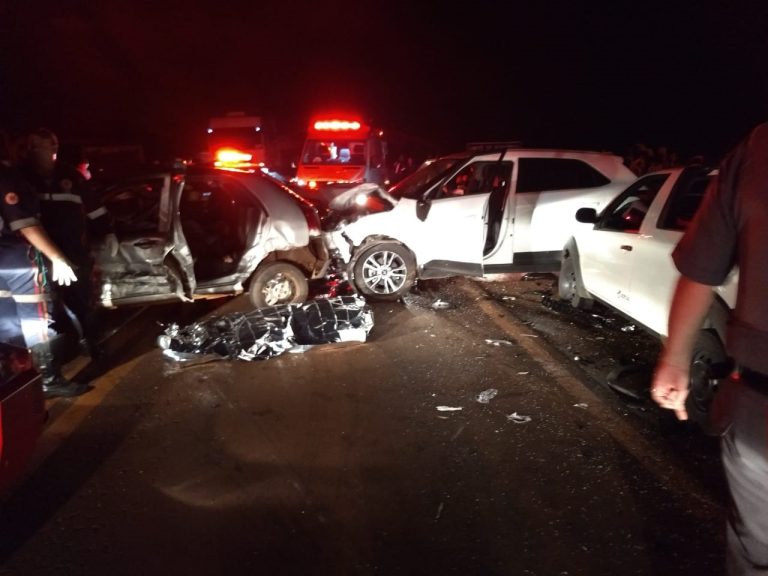 Acidente entre quatro veículos mata duas pessoas em rodovia da região