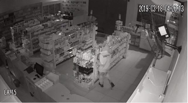 Câmera de segurança registra invasão em farmácia de Ribeirão Preto