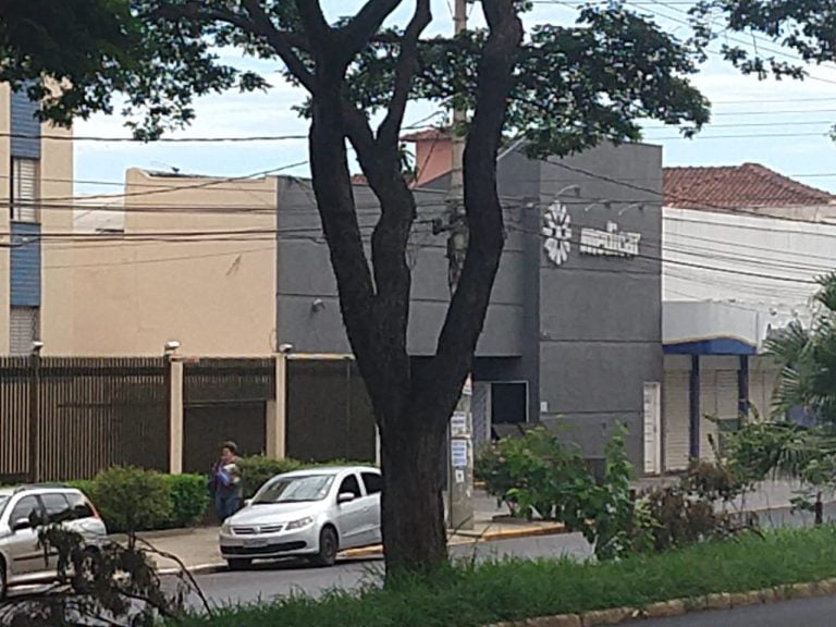 Explosão ocorreu perto de prédio da Medicar e 12 ambulâncias estão impedidas de sair