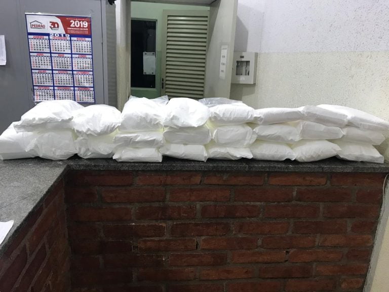 Polícia encontra 200 kg de pó branco em casa do Quintino Facci II
