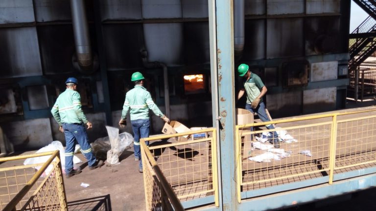 Vídeo | Polícia Civil de Sertãozinho incinera 100 kg de drogas