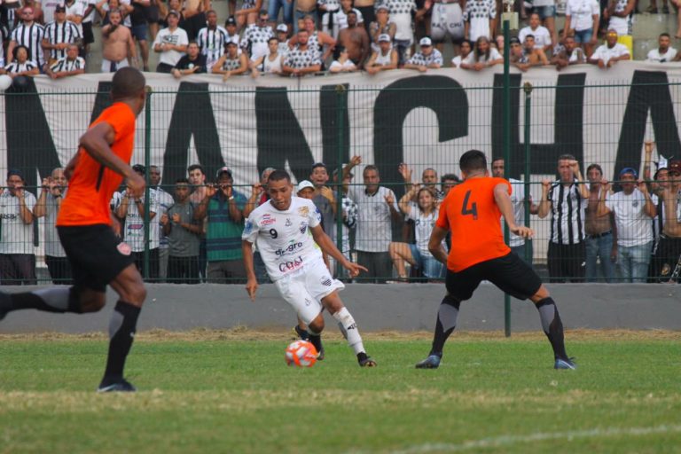Comercial pode dispensar jogadores e usar a base nas últimas rodadas
