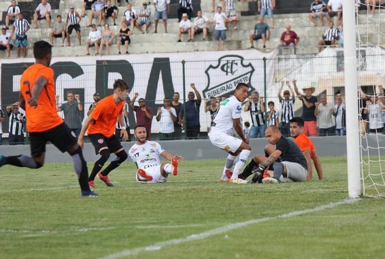 Comercial e Desportivo Brasil decidem vaga na semi da Série A3 nos próximos dois sábados