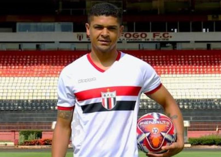 Denílson não aproveita nova chance e terá contrato rescindido com o Botafogo