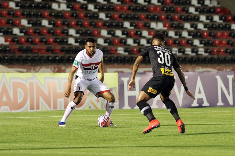 Fora dos planos, zagueiro Ednei e meia Brayan acertam saídas do Botafogo