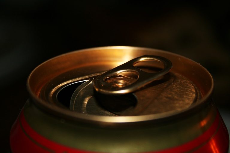 Homem acusa mulher que conheceu em aplicativo de dopá-lo e movimentar dinheiro de cartão