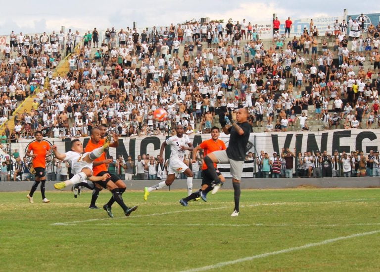 Invicto há oito rodadas, Leão tem vantagem do empate contra Desportivo Brasil