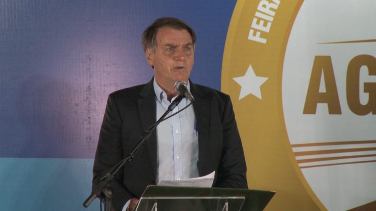 Na Agrishow, Bolsonaro defende posse de armas em propriedades rurais e “limpa” no Ibama