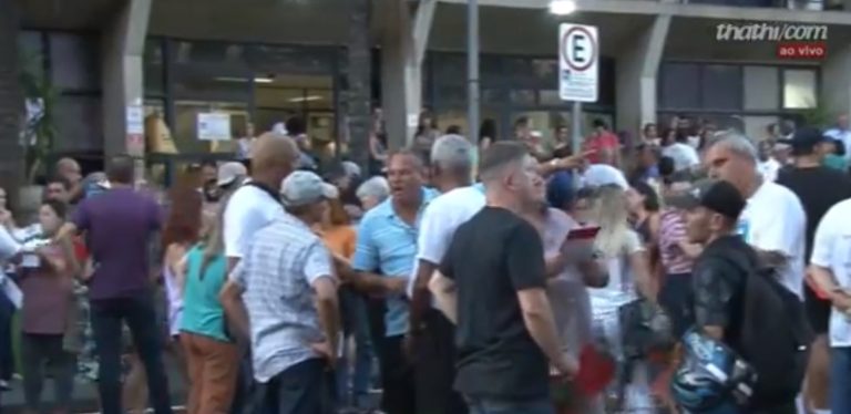 Servidores de Ribeirão aprovam greve a partir da próxima semana