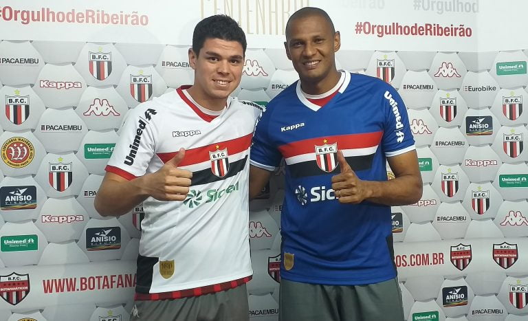 Goleiro Tiago Cardoso e lateral Vinícius Freitas são apresentados no Botafogo