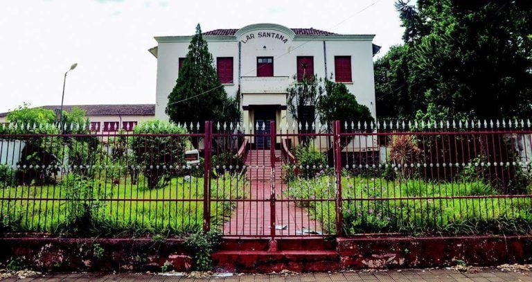 Colégio Lar Santana recebe projeção de fotos antigas