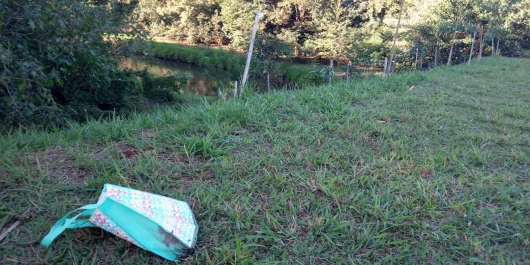 Feto dentro de sacola foi “pescado” na Carlos Consoni