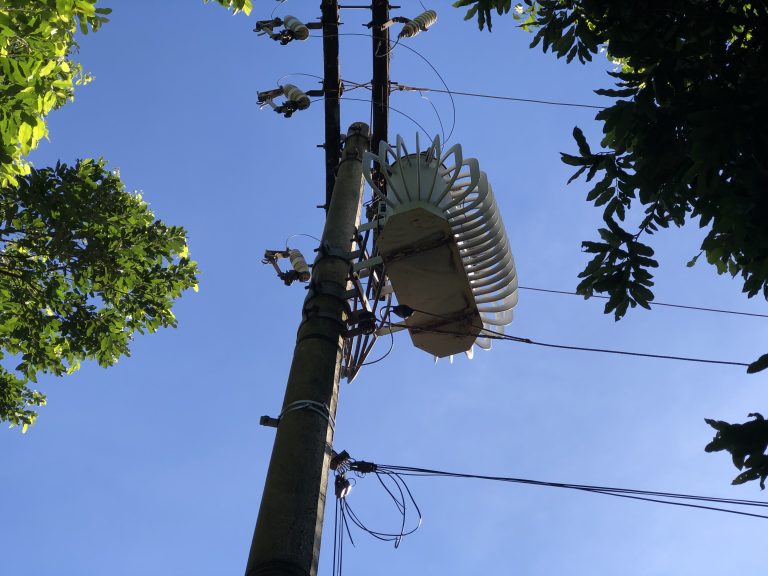 Problema em rede elétrica deixa 400 alunos de escola municipal sem aulas