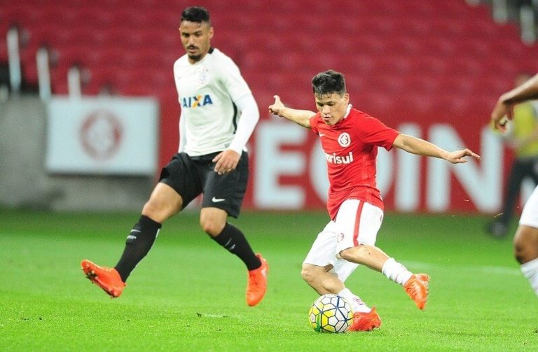 Atacante revelado pelo Inter e que estava no futebol português reforça o Botafogo