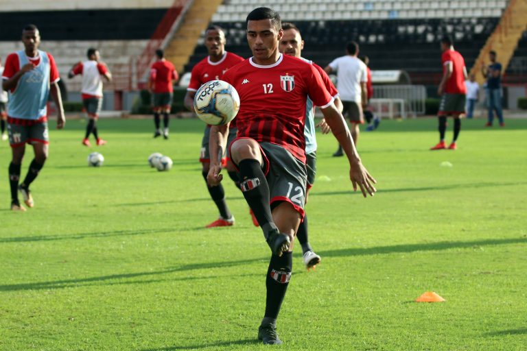 Cavalo alerta elenco para jogo contra Vila Nova-GO e revela metas de pontos na Série B